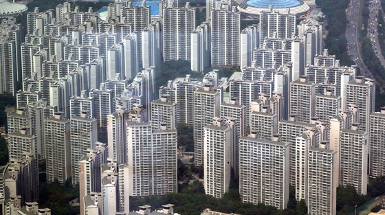3월 서울 아파트 평균 전세가율은 50.9%로 2011년 2월(50.8%) 이후 11년 3개월 만에 가장 낮은 수치를 나타냈다./사진=뉴스1
