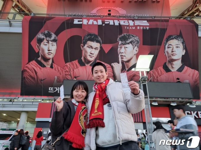 한국과 우루과이전을 보러 온 팬 김지현씨ⓒ News1 안영준 기자