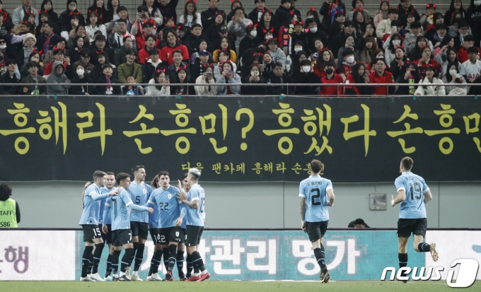 [사진] 기뻐하는 우루과이 대표팀