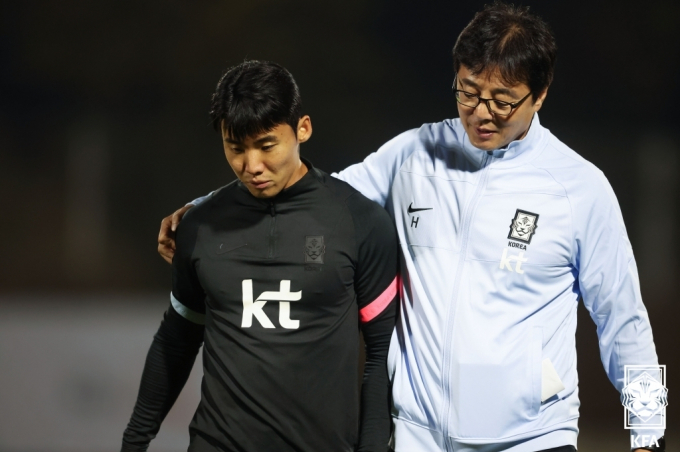 황선홍(오른쪽) 감독이 이끄는 U-23 대표팀이 도하컵 정상에 올랐다. /사진= 대한축구협회