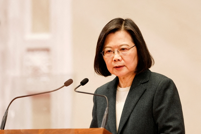 타이완 차이잉원 총통의 미국 경유 방문을 앞두고 제이크 설리번 미국 백악관 국가안보보좌관과 왕이 중국 공산당 중앙정치국 위원이 전화 통화를 했다고 블룸버그 통신이 지난 28일(현지시간) 보도했다. 사진은 차이 총통. /사진=로이터