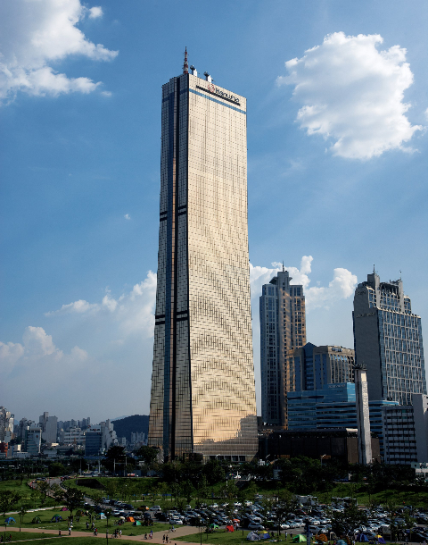 한화생명금융서비스가 공격적인 설계사 영입, 영업에 나서며 경쟁사들의 긴장감이 높아지고 있다. 사진은 한화생명 여의도 사옥./사진=한화생명  