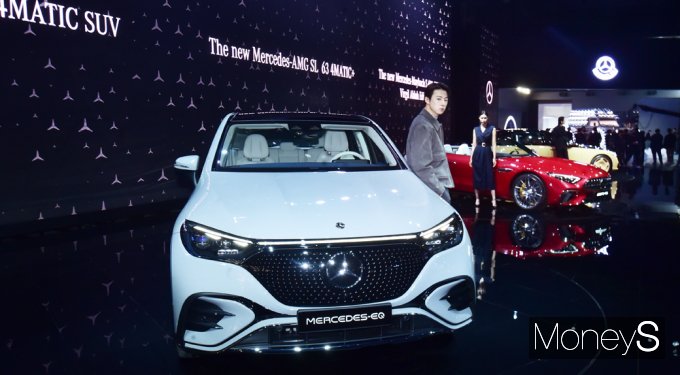서울모빌리티쇼에 벤츠·BMW·포르쉐 등의 수입차 업체가 출격해 신차와 콘셉트 등을 선보인다. 사진은 지난 30일 열린 서울모빌리티쇼 프레스데이 벤츠코리아 부스. /사진=임한별 기자