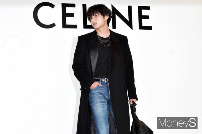 [머니S포토] BTS 뷔, 숨쉬는 조각상 여기에…