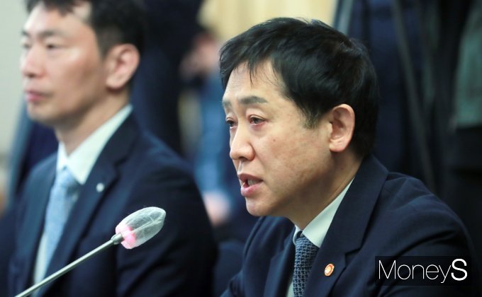 김주현 금융위원장이 31일 오전 서울 중구 프레스센터에서 열린 금융지주회장 간담회에서 모두발언 하고 있다. /사진=임한별 기자