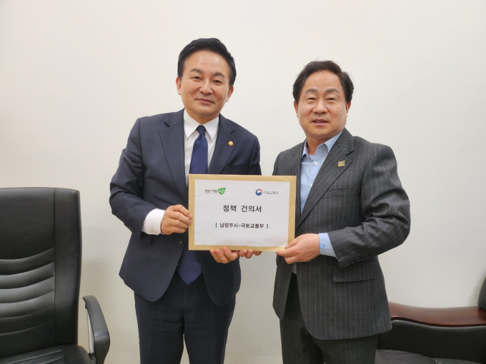 주광덕 남양주시장은 지난 30일 오후 국회에서 원희룡 국토교통부 장관을 만나 3기 신도시의 주요 현안 사항에 대해 신속히 해결해 줄 것을 요청했다. / 사진제공=남양주시