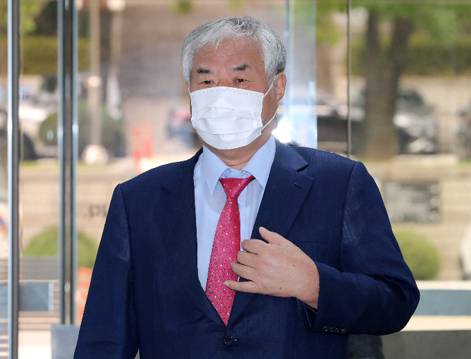 전광훈 사랑제일교회 목사가 국민의힘 전당대회에서 움직인 표수가 5%가량에 달했다는 추측이 나왔다. 사진은 지난해 9월28일 서울 서초구 서울중앙지방법원에서 열린 집회및시위에관한법률위반 공판에 출석한 전 목사. /사진=뉴스1