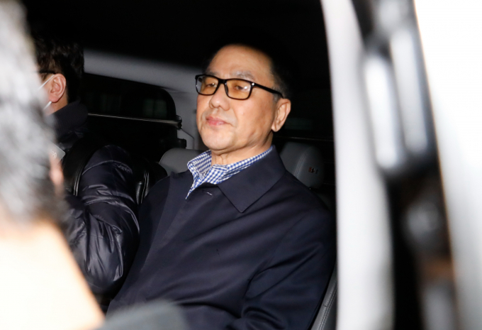 박근혜 전 대통령 탄핵 국면에서 계엄 문건 작성을 지시하고 윗선에 보고한 의혹을 받고 있는 조현천 전 기무사령관이 구속됐다. 사진은 조 전 사령관이 해외 도피 6년만인 지난 29일 인천국제공항 제2터미널을 통해 입국한 뒤 검찰에 체포돼 이송되는 모습./사진=뉴시스