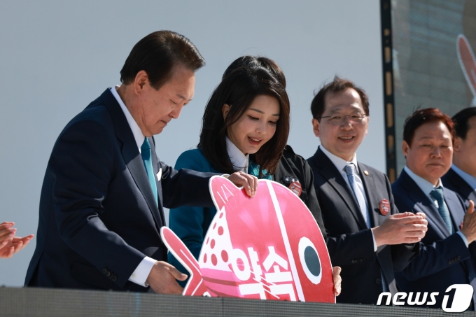  ɰ  簡 31 泲 뿵 ׿  12ȸ   Ŀ  90  9 (ӡǳ䡤÷ܡ塤š衤̷Ȱ)   ̷  ս ϰ ִ. (ɽ ) 2023.3.31/1  News1  
