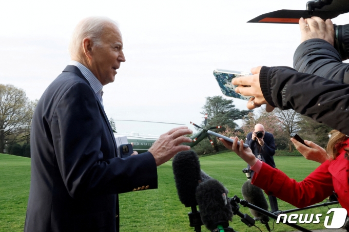 ̵ ̱  2023 331(ð)   ǰ ̵  Ȳ   ̽ýǷ ϱ ռ ڵ  亯 ϰ ִ.  =1  News1  ƯĿ