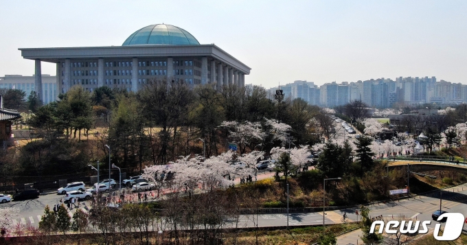 31  ǵ ȸ  Ǽο  Ȱ¦Ǿ ִ. ڷγ19   ǵ 4⸸ 鰳ֵȴ.  4Ϻ 9ϱ  1Ϻ 10ϱǼ   ȴ. 2023.3.31/1  News1 ȯ 