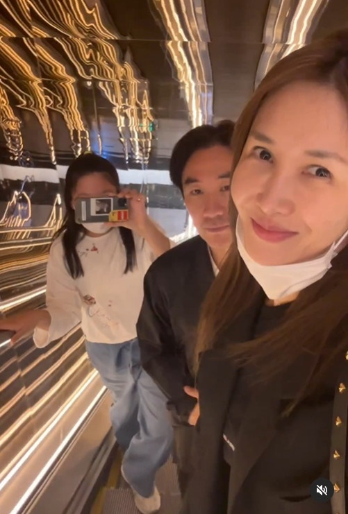 발레리나 윤혜진이 1일 자신의 인스타그램에 가족과 함께 찍은 영상을 공개했다. /사진=윤혜찐 인스타그램