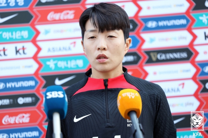 [사진] 훈련 전 인터뷰 하는 김혜리 선수
