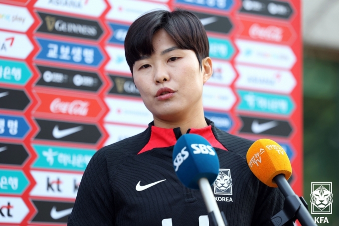 [사진] 인터뷰 하는 지소연