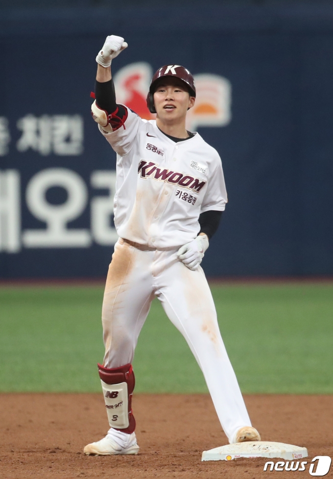 [사진] 동점타 친 김혜성, 승부 다시 원점
