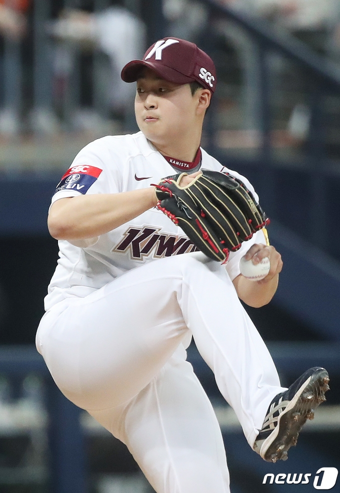 [사진] 역투하는 키움 김재웅