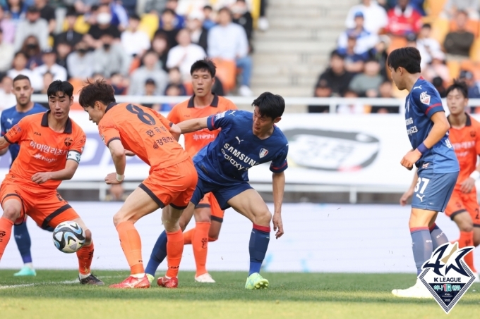 수원 삼성과 강원FC가 맞대결에서 비겨 첫승 수확에 실패했다.(한국프로축구연맹 제공)