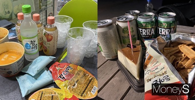 MZ세대들이 알뜰하게 주류를 즐기기 위해 술집이 아닌 색다른 장소로 발걸음을 옮겼다. 사진은 편의점에서 주류를 구매한 뒤 즐기는 모습. /사진=서진주 기자