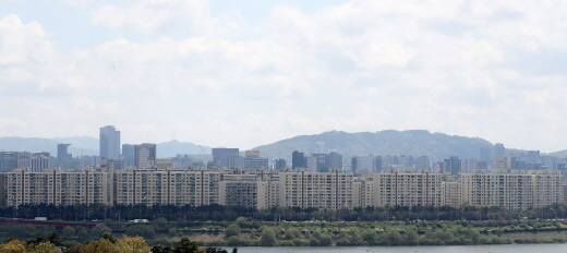 서울의 주택구입물량지수는 3.0으로 나타나 서울의 중위소득 가구가 보유한 순자산과 소득을 기준으로 대출을 받아도 살 수 있는 아파트가 3%에 불과했다. /사진=뉴스1