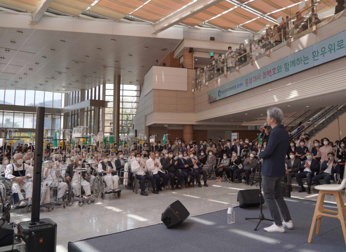 지난 3월31일 동남권원자력의학원에서 특별 콘서트를 가졌다./사진=동남권원자력의학원