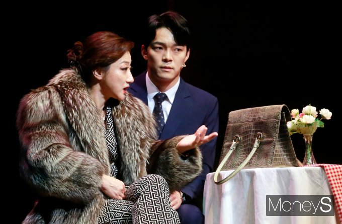 [머니S포토] 뮤지컬 '친정엄마' 최정화·김도현, 母·子 열연
