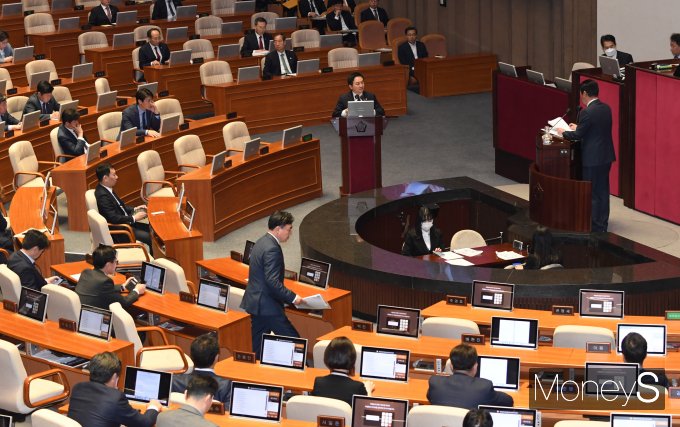 [머니S포토] 경제분야 대정부질문 답변하는 원희룡 국토부 장관
