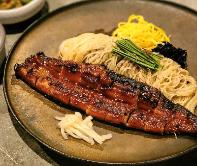 주052의 장어구이비빔국수. /사진=다이어리알