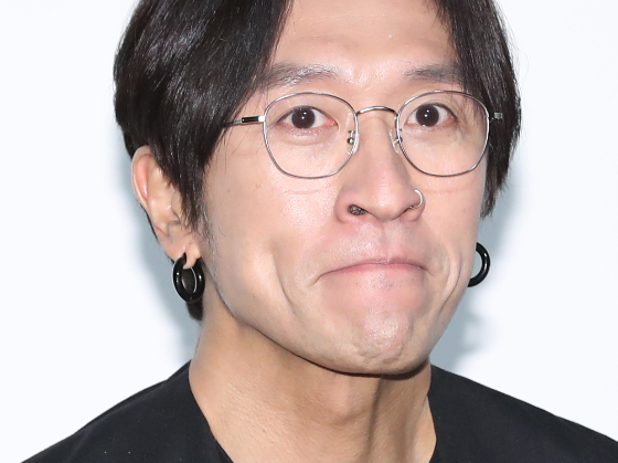  지난 7일 오후 9시 30분에 방송된 채널A 예능 프로그램 '오은영의 금쪽 상담소'에는 가수 빽가와 그의 어머니 차희정이 출연해 빽가의 어린 시절 어머니에게 죄책감을 가져다 준 에피소드에 대해 진심으로 사과하는 시간을 가졌다./사진=뉴스1