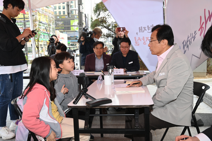 하남시(시장 이현재)가 미사권역에서 6번째 '이동시장실' 운영을 통해 현장 민원해결해 큰 호응을 얻었다고 10일 밝혔다. / 사진제공=하남시