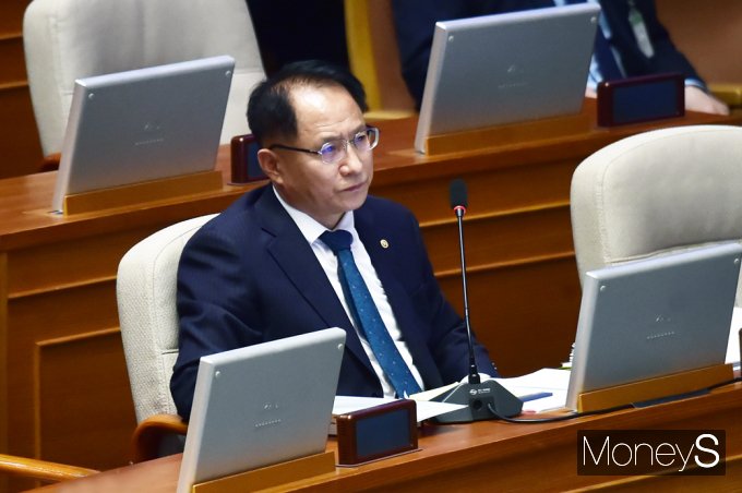[머니S포토] 선거제 관련 전관위…경청하는 박찬진 중앙선관위 사무총장