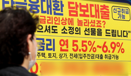 만 18세 이상 1002명을 대상으로 여론조사를 진행한 결과 현 정부의 부동산 정책에 대해 응답자의 47%는 '잘못하고 있다'고 답했다. /사진=뉴스1