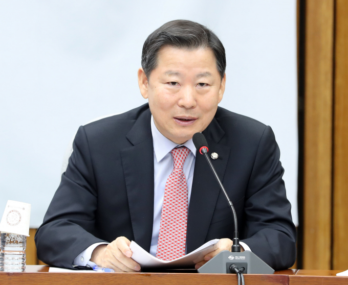 이철규 국민의힘 사무총장은 인천 전세사기 사태 주범의 배후에 "민주당의 유력 정치인이 관련됐다는 제보가 들어온다"고 주장했다. 사진은 지난달 14일 서울 여의도 국회에서 열린 원내대책회의에서 발언하는 이철규 국민의힘 사무총장. /사진=뉴시스