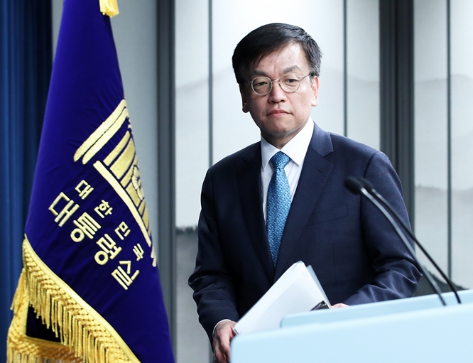 전세사기 피해 사례와 연관된 금융기관을 추적해 경매 절차 중단을 요청할 것이라고 최상목 대통령실 경제수석이 19일 밝혔다. 사진은 최 수석. /사진=뉴스1