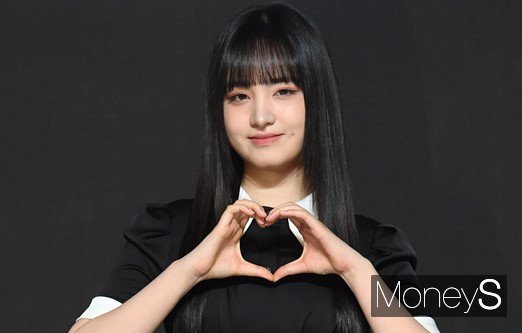 걸그룹 아이브 멤버 리즈가 다이브(팬덤)을 향한 진심을 전했다. 사진은 지난 10일 서울 영등포구 여의도동 콘래드서울에서 열린 첫 번째 정규 앨범 '아이해브 아이브'(I've IVE) 발매 기자간담회에 참석한 걸그룹 아이브 멤버 리즈. /사진=장동규 기자