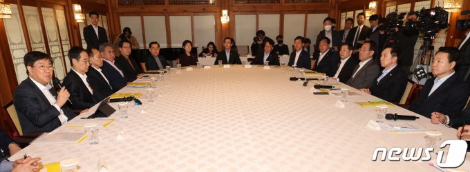 김대기 대통령실 비서실장이 19일 오후 서울 종로구 삼청동 총리공관에서 열린 고위당정협의회에서 발언을 하고 있다. (공동취재) 2023.3.19/뉴스1 ⓒ News1 이재명 기자