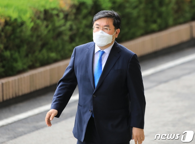 양석조 서울남부지검장이 27일 경기도 과천 법무부 청사에서 열린 검사장급 신규임용장 전수식에 참석하고 있다. 2022.6.27/뉴스1 ⓒ News1 구윤성 기자