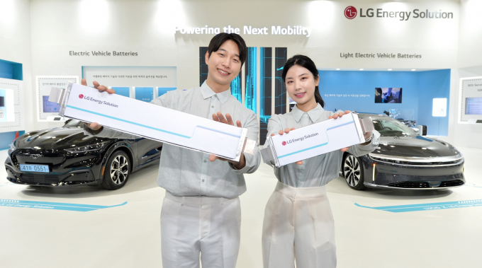 LG에너지솔루션이 지난 3월 '인터배터리'에서 선보인 배터리 제품. 해당 제품은 기사 내용과 연관 없음. / 사진=LG에너지솔루션 