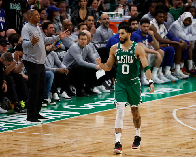 보스턴이 2년 연속 NBA 동부 컨퍼런스 결승에 올랐다. 사진은 필라델피아와 경기에서 51점을 넣은 제이슨 테이텀. /사진= 로이터