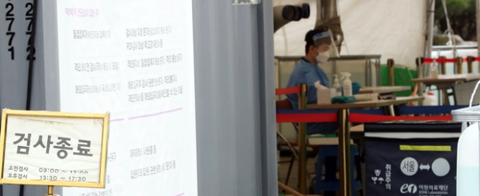 신종 코로나바이러스 감염증(코로나19) 신규 확진자가 16일 0시 기준 2만3680명 발생했으며 일일 사망자는 13명, 위중증은 150명으로 집계됐다. 사진은 지난 12일 세종시 보람동 세종시청광장에서 운영중인 코로나19 임시 선별진료소. /사진=뉴스1