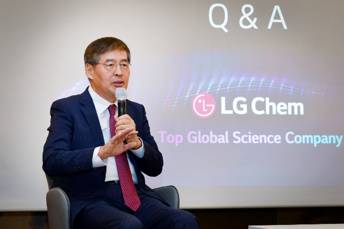 LG화학이 전지 소재, 친환경 소재, 신약 사업을 확대한다. 사진은 신학철 LG화학 부회장. /사진=LG화학 제공