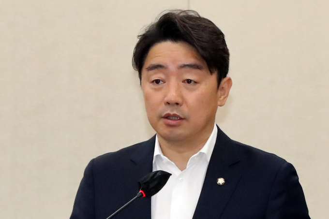 강훈식 의원(더불어민주당·충남 아산시을)이 간호법 재의요구권(거부권)을 행사한 윤석열 대통령을 비판했다. 사진은 지난달 27일 서울 여의도 국회에서 열린 보건복지위원회 전체회의에서 심사보고를 하는 강 의원. /사진=뉴스1