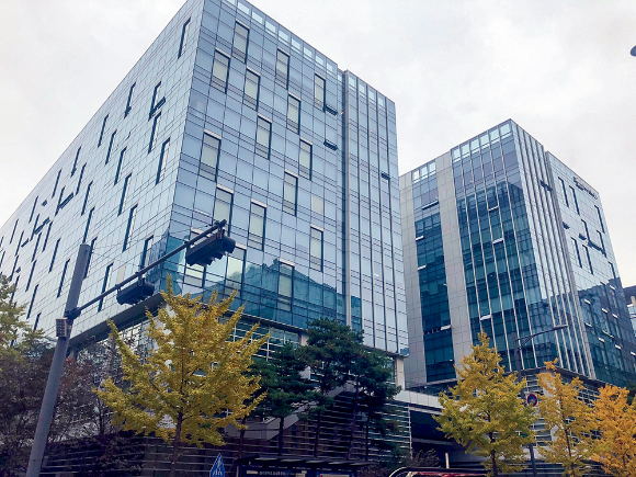 미국 독립적 데이터 모니터링 위원회(IDMC)가 지놈앤컴퍼니의 면역항암 마이크로바이옴 치료제(GEN-001) 임상 2상 지속을 권고했다. 사진은 지놈앤컴퍼니 본사. /사진=지놈앤컴퍼니