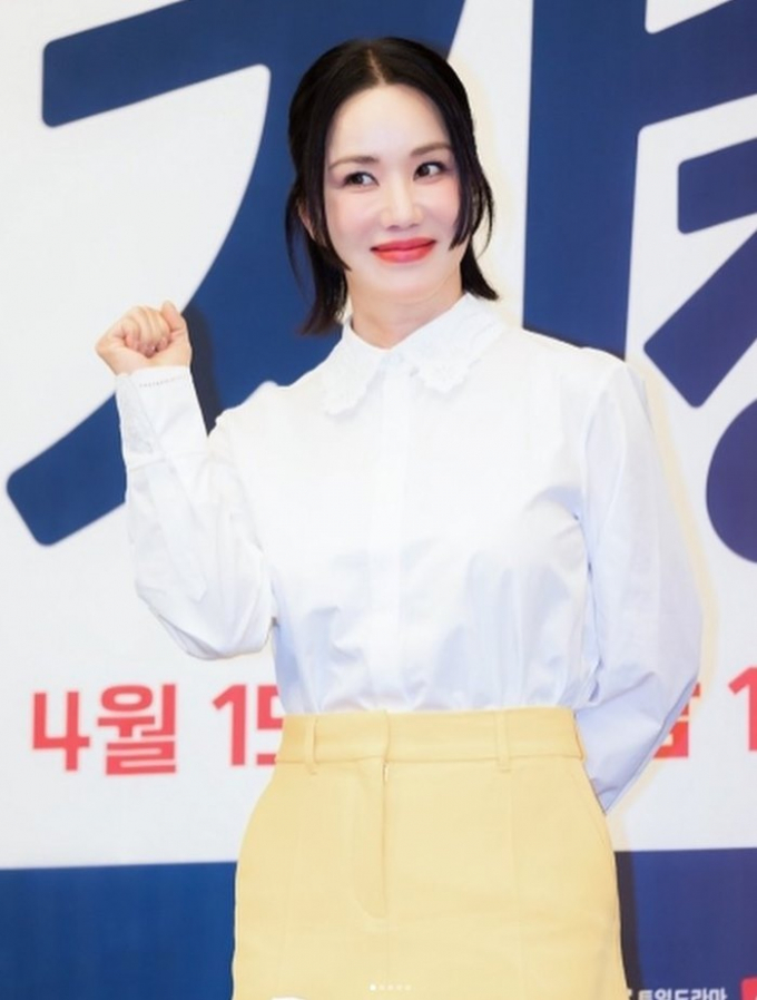 엄정화가 tvN 예능프로그램 '유 퀴즈 온 더 블럭' 출연을 확정했다. /사진=엄정화 인스타그램 캡처