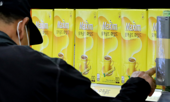동서식품은 지난달 4일 맥심 모카골드 커피믹스 600g 외 7종의 특정 유통기한 제품에 실리콘 재질의 이물 혼입 가능성이 확인돼 자발적 회수를 실시했다. /사진=뉴스1