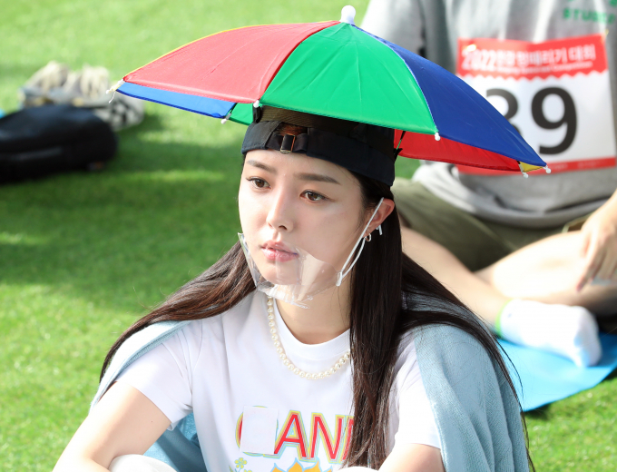 '2023 한강 멍때리기 대회'가 개최된다. 사진은 지난해 '2022 한강 멍때리기 대회'에 참가한 배우 엄현경. /사진=뉴시스