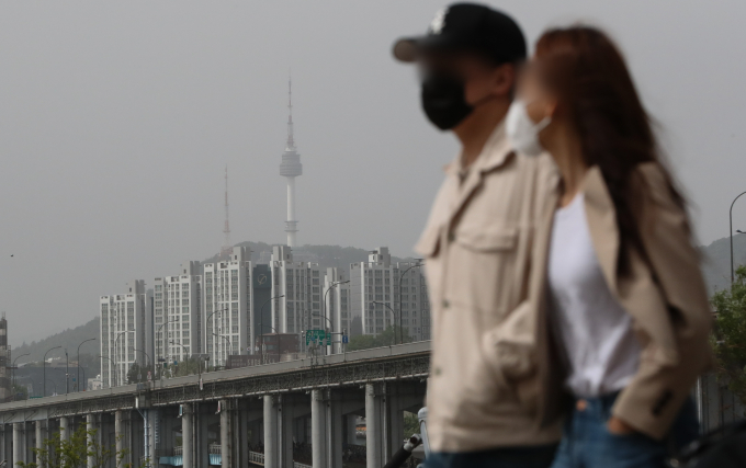 21일 오후 서울 반포 한강공원에서 바라본 N서울타워./사진=뉴스1