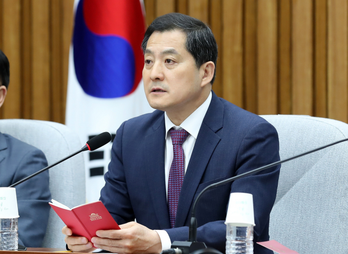 박대출 국민의힘 정책위의장이 22일 최고위원회의에서 "자정부터 오전 6시까지 집회와 시위를 금지하는 입법을 추진하겠다"고 말했다. 사진은 지난 19일 서울 여의도 국회에서 열린 원내대책회의에서 발언하는 박대출 정책위의장. /사진=뉴시스