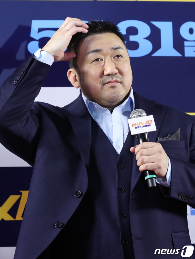 [사진] 마동석, 내 머리 위 하트