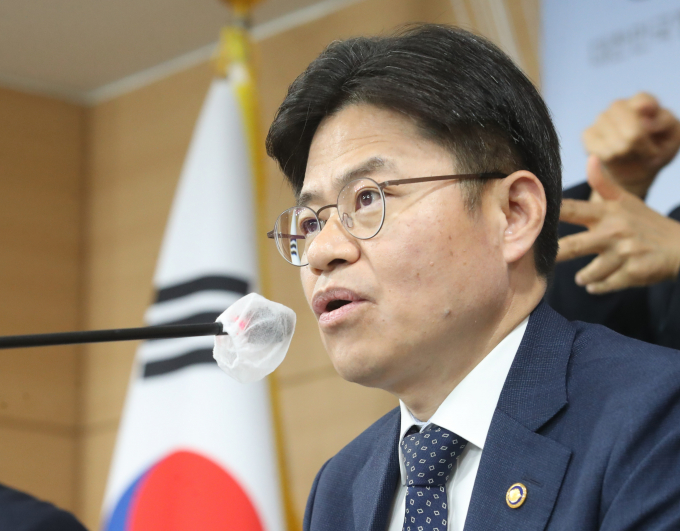 일본 후쿠시마 원전 오염수 시찰단이 23일 후쿠시마 제1원자력발전소 현장점검 일정 첫날을 마무리했다. 사진은 지난 19일 서울 종로구 정부서울청사에서 후쿠시마 원전 오염수 '전문가 시찰단' 파견 브리핑을 하는 유국희 시찰단 단장. /사진=뉴시스