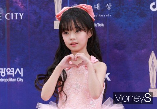 넷플릭스 오리지널 '더글로리' 배우 오지율(10)이 연애를 고백했다. 사진은 지난 4월 인천 중구 운서동 파라다이스시티 호텔에서 열린 제59회 백상예술대상 포토월에 참석한 배우 오지율. /사진=임한별 기자